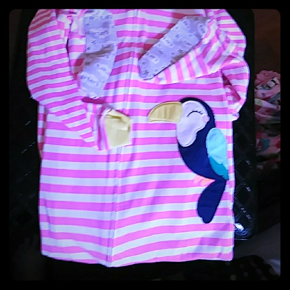 Carter's 4t footed Oneziee